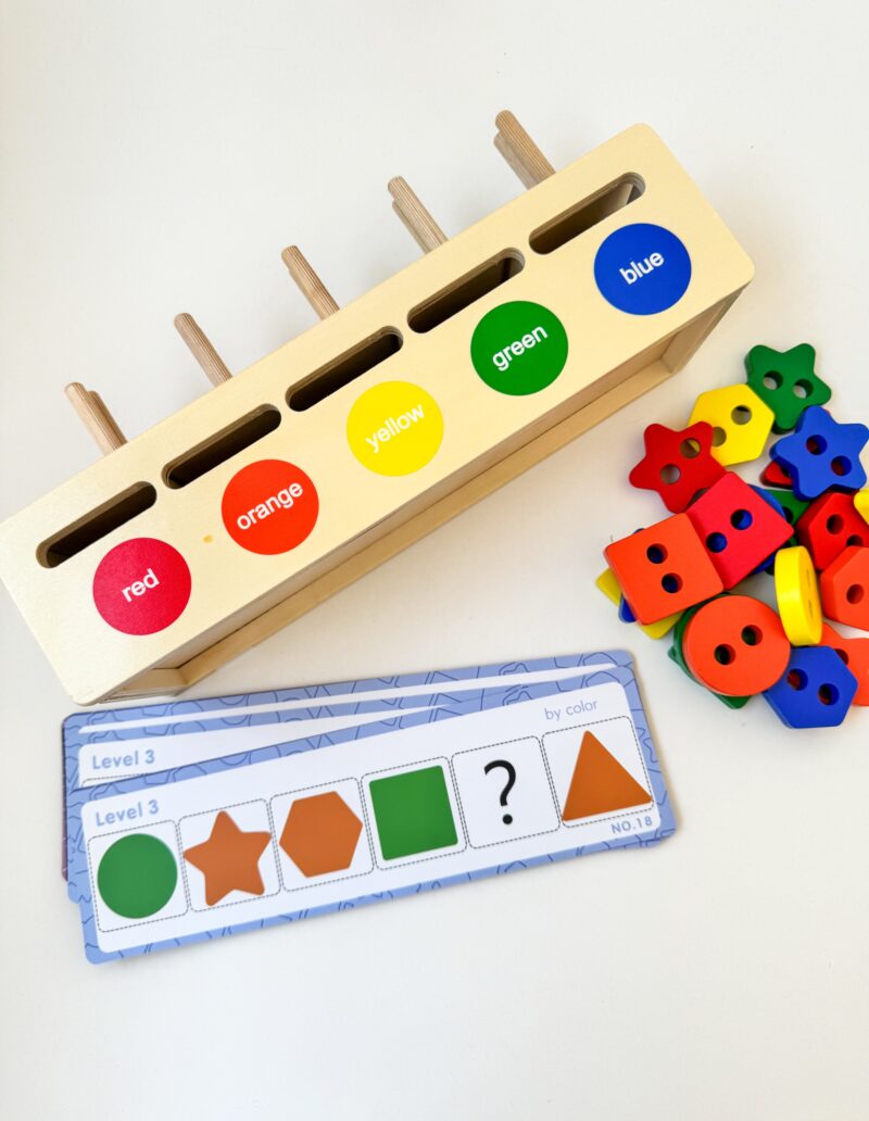 Juego de secuencias y clasificación por color y forma